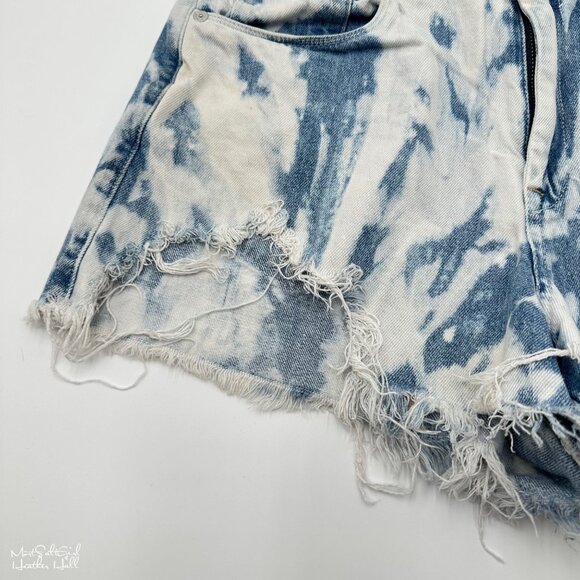 Blank NYC The Barrow Tie-Dye Ripped Distressed Denim Shorts Size 31 - Picture 3 of 8